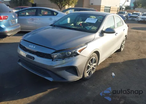 2022 Kia Forte Lxs z USA, uszkodzony, nr VIN 3KPF24AD6NE424679